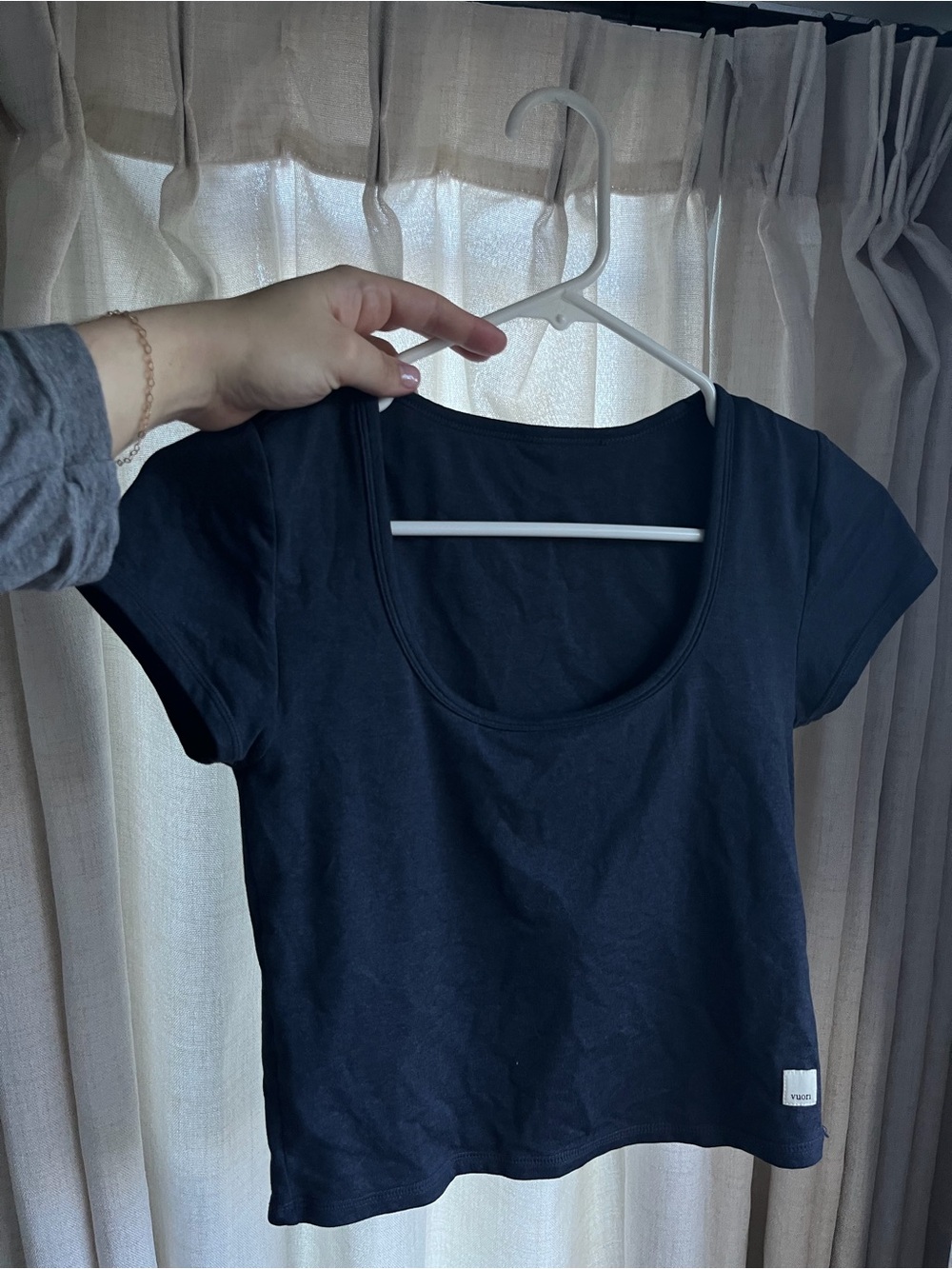 Vuori Women’s Halo Scoop Neck Cropped Tee - Navy
